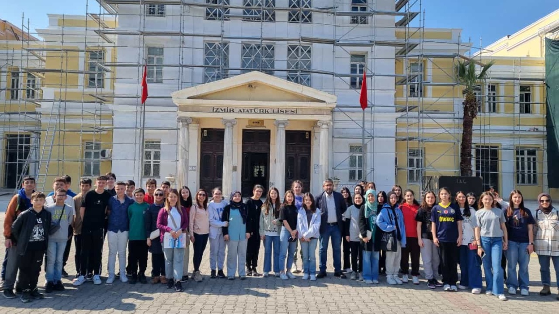 8.Sınıf Öğrencilerimize Yönelik İzmir'e Lise Tanıtım Gezisi Düzenlendi